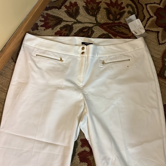 ALFANTI Size 22W Stretchy Crop Clamdigger White Gold Hardware Zip Pocket $79NEW - Picture 9 of 12